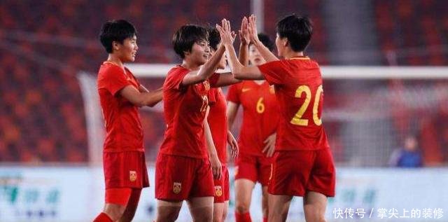 MK体育- 巴黎圣日耳曼女足夺得双冠王，男足队员现场观礼祝贺  